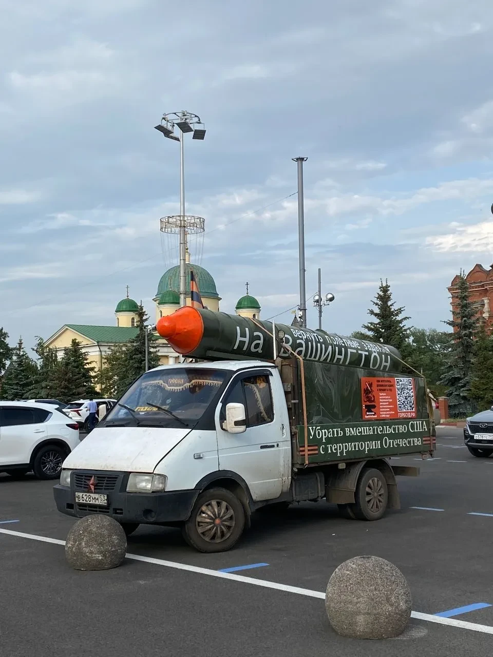 При массированной атаке БПЛА по жилым домам в Туле три человека погибли, ранен годовалый ребенок.

Т