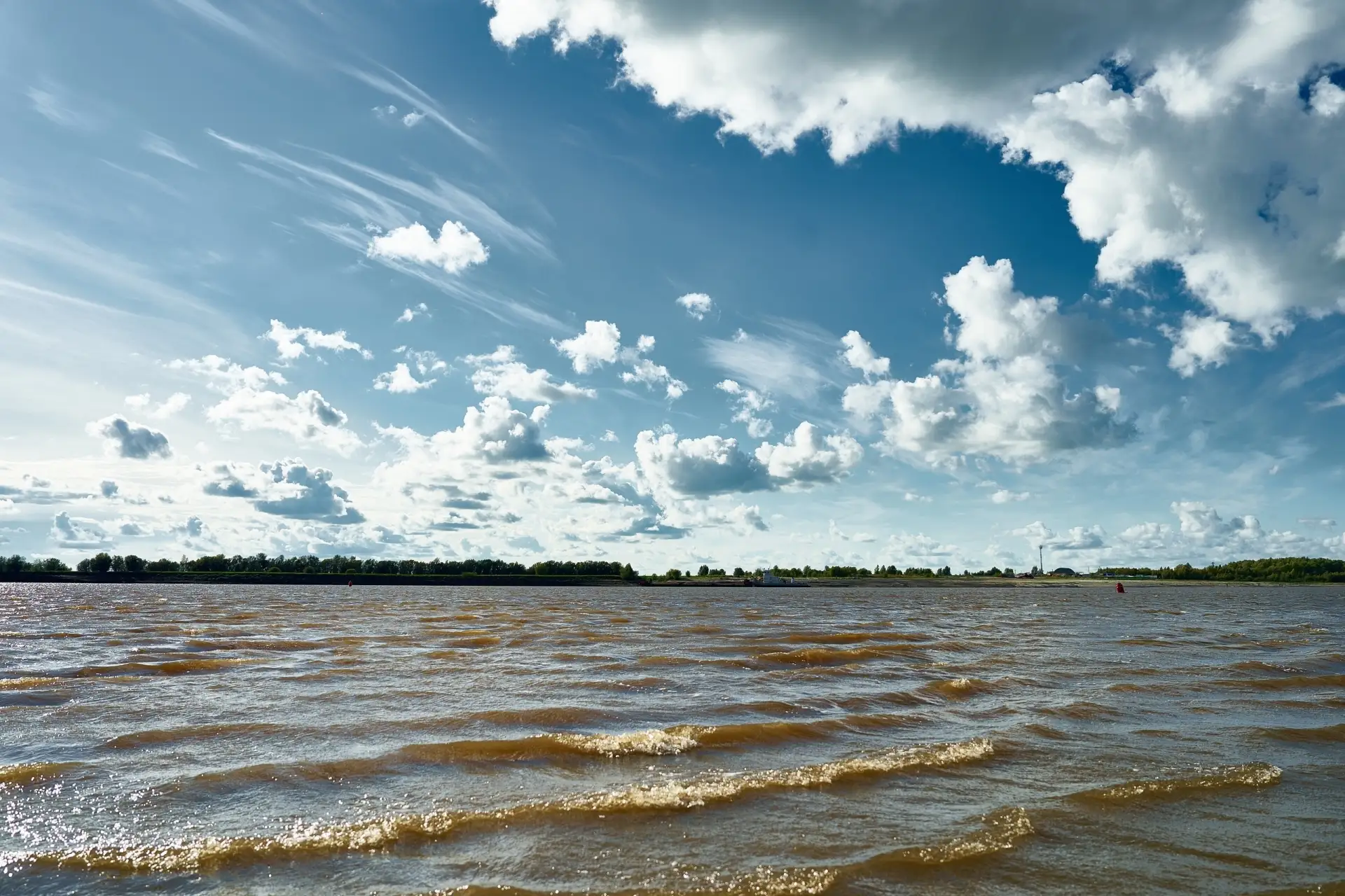 В Югре продолжают ежедневно отслеживать качество воды в Иртыше
