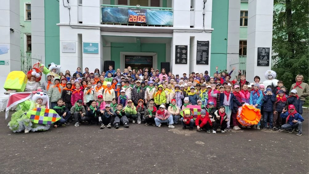 🎈 28 мая: Яркий старт! В школьном лагере «Гора Самоцветов» началось самое сказочное ле...
