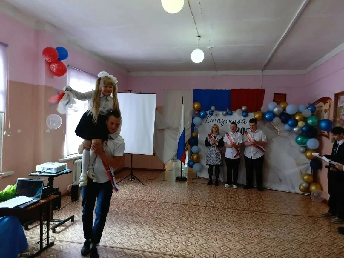 Вот и прозвенел последний звонок для выпускников 9 класса.