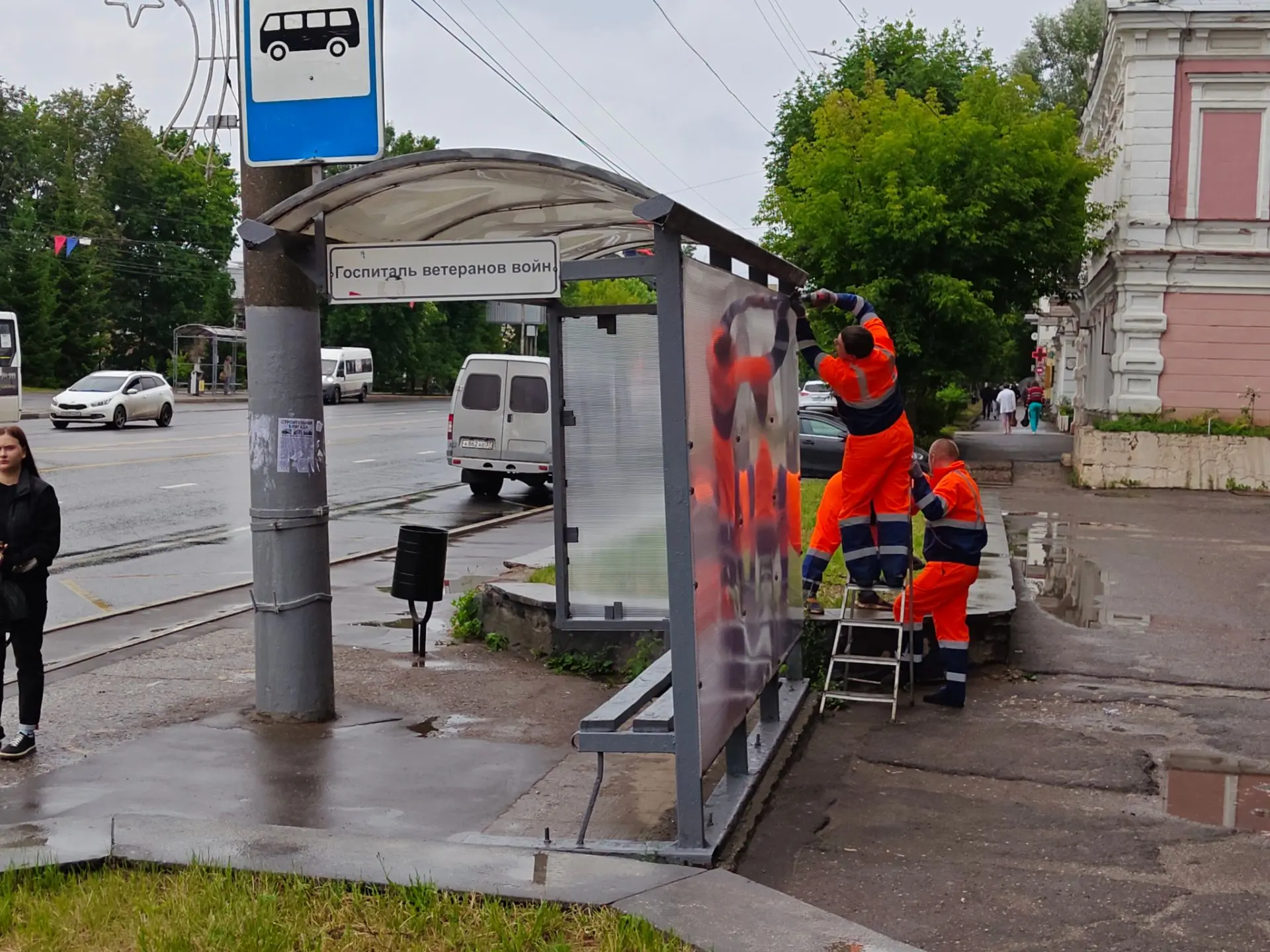 🦺Приводим в порядок остановочные павильоны
🔸Старые и поврежденные элементы заменяем на новые из по