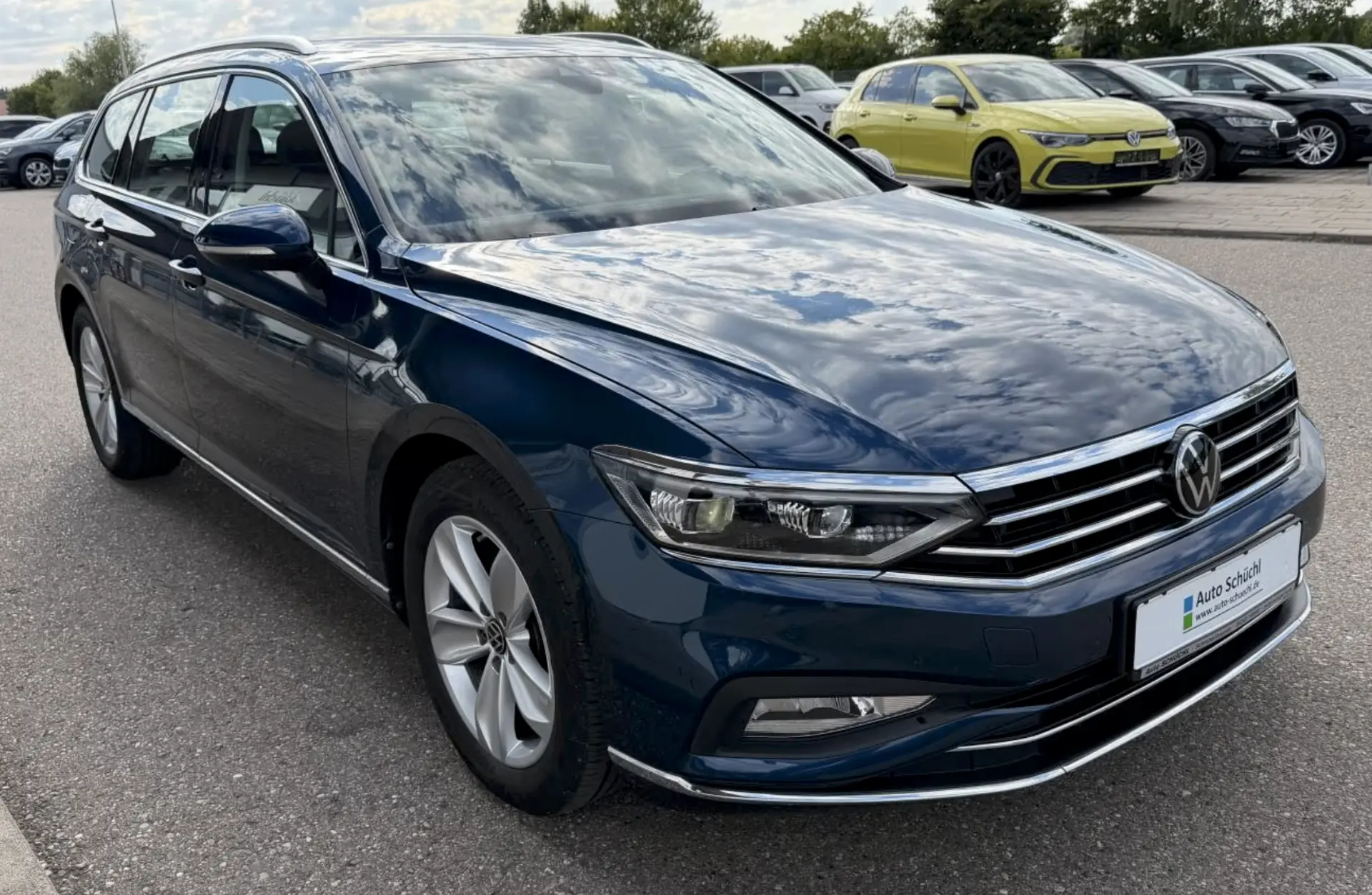 🔵 Volkswagen Passat Variant 2.0 TDI Elegance 2023: Премиальный универсал с панорамой и...