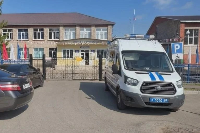 Девятиклассника, который ножом ранил своего сверстника в Башкирии, отправили под домашн...