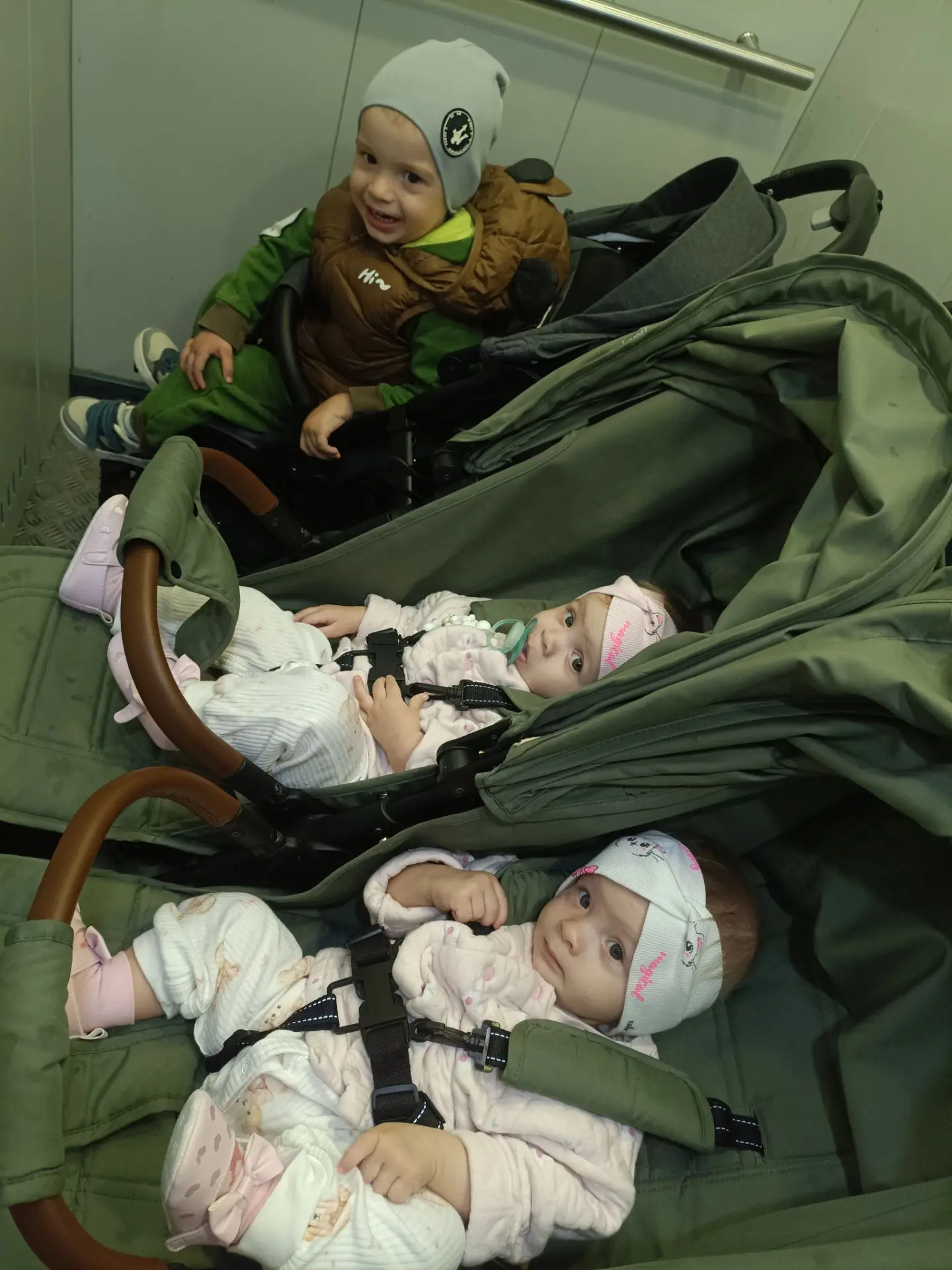 Сегодня с девочками ходили в садик за Демидушкой🥰