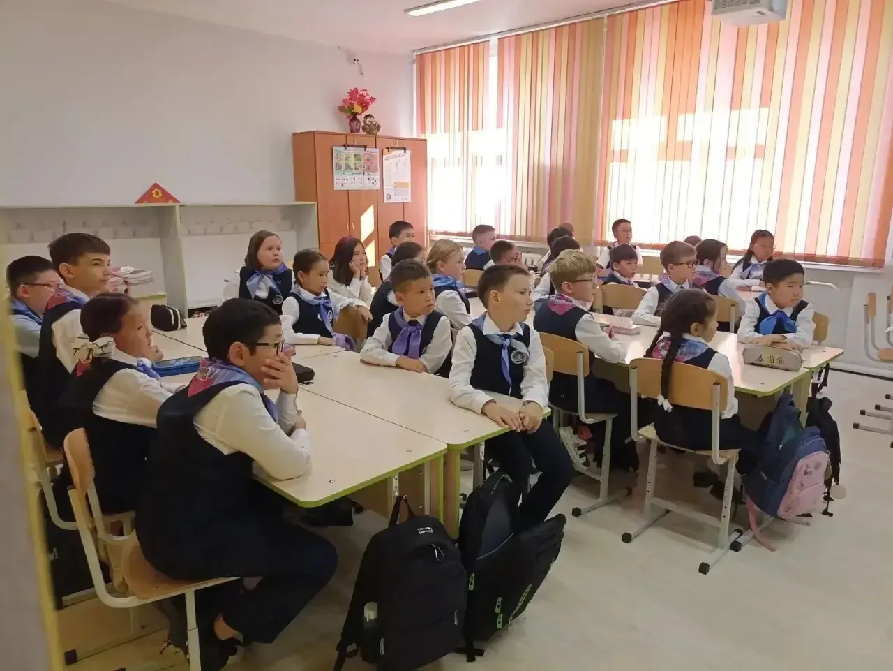 🕊️ 3го сентября в нашей школе расцвели «Деревья мира»! 🌍✨