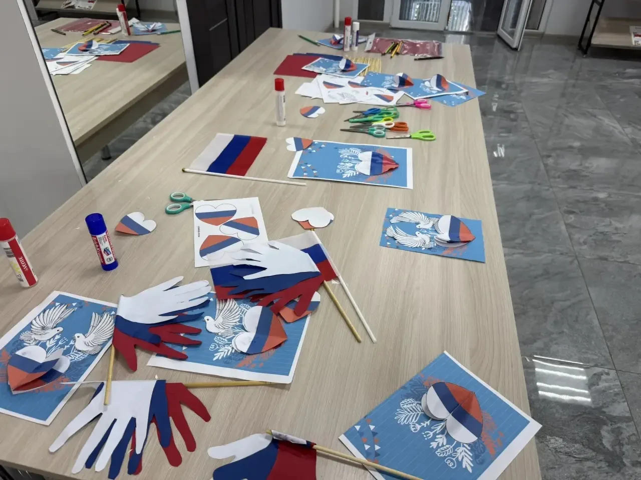 🇷🇺 **Триколор единства: как мы отметили День Государственного флага!**