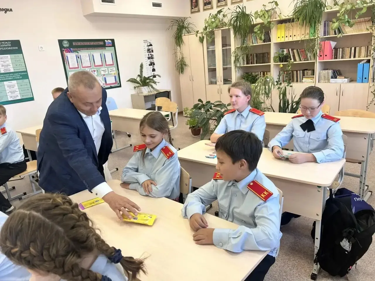 Сегодня побывал в Балягинской школе и встретился с первым кадетским классом. Эмоции — о...