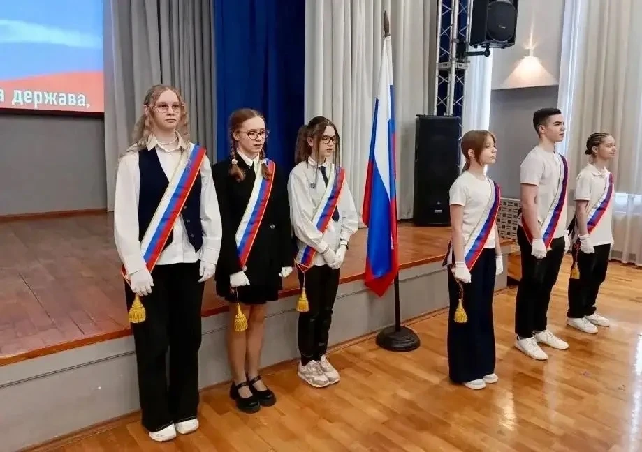 🇷🇺 Торжественное поднятие Флага Российской Федерации    ✨ Почетное право установить Флаг Российской 