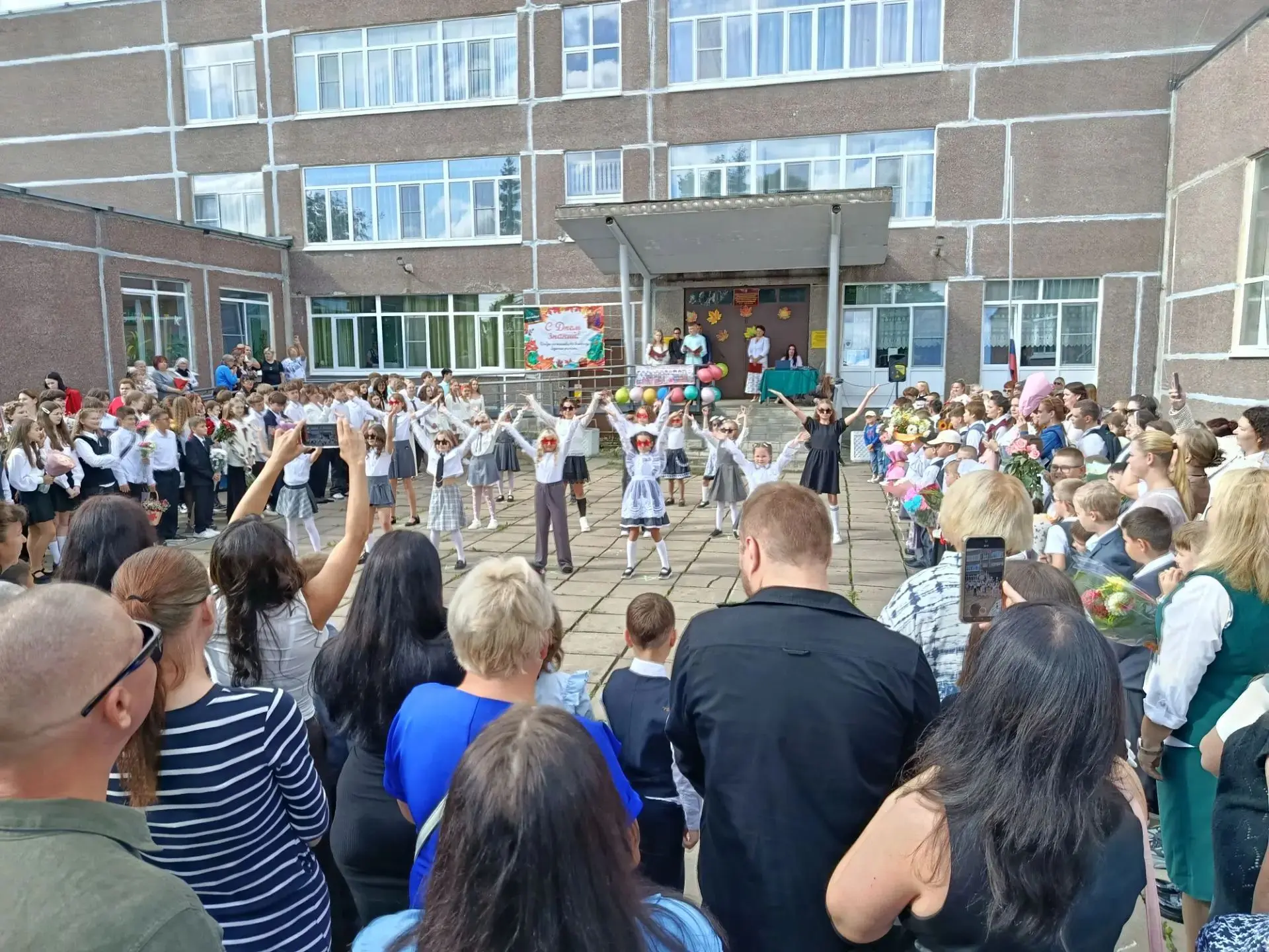 🔔В МКОУ "Войскоровская ООШ" прошла торжественная линейка, посвященная Дню знаний!