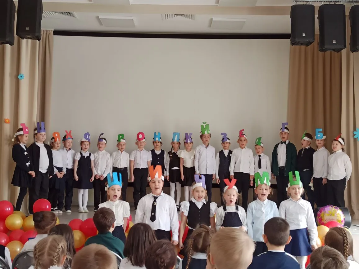 🌟 Сегодня в нашей школе в корпусе на Феофанова произошло нечто волшебное! 🌈 На прошлой неделе у нас 