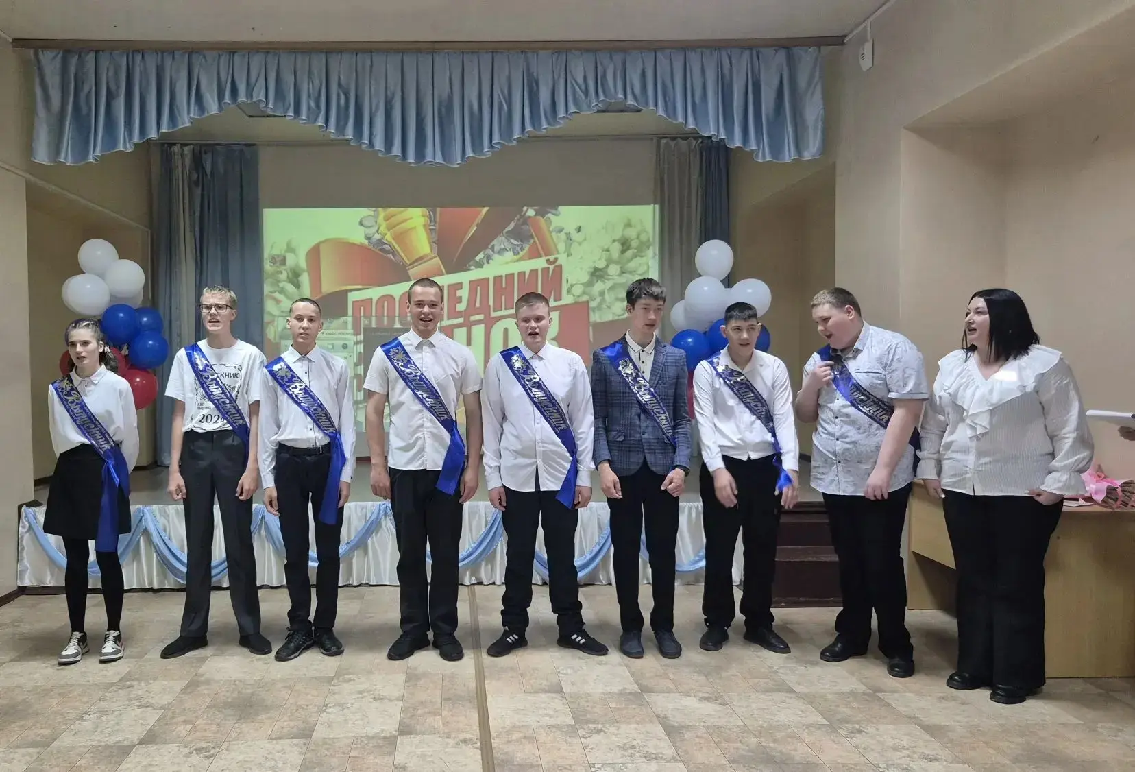 Вот и для наших выпускников прозвенел последний звонок 🔔! Праздник прощания со школой!...