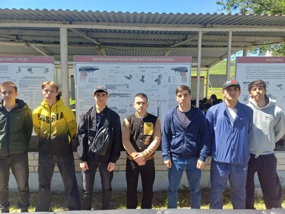 💫Сегодня наши ребята  из 10 класса приняли участие в  учебных сборах по стрельбе из АК...