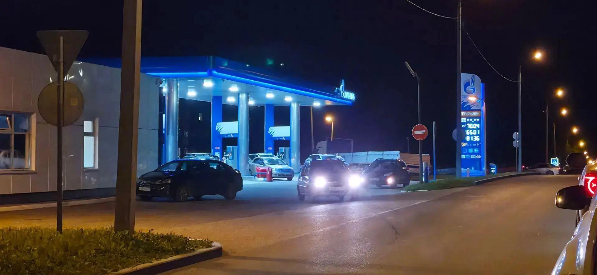 Новые Ляды, Газпром, бензин есть, очередь огромная