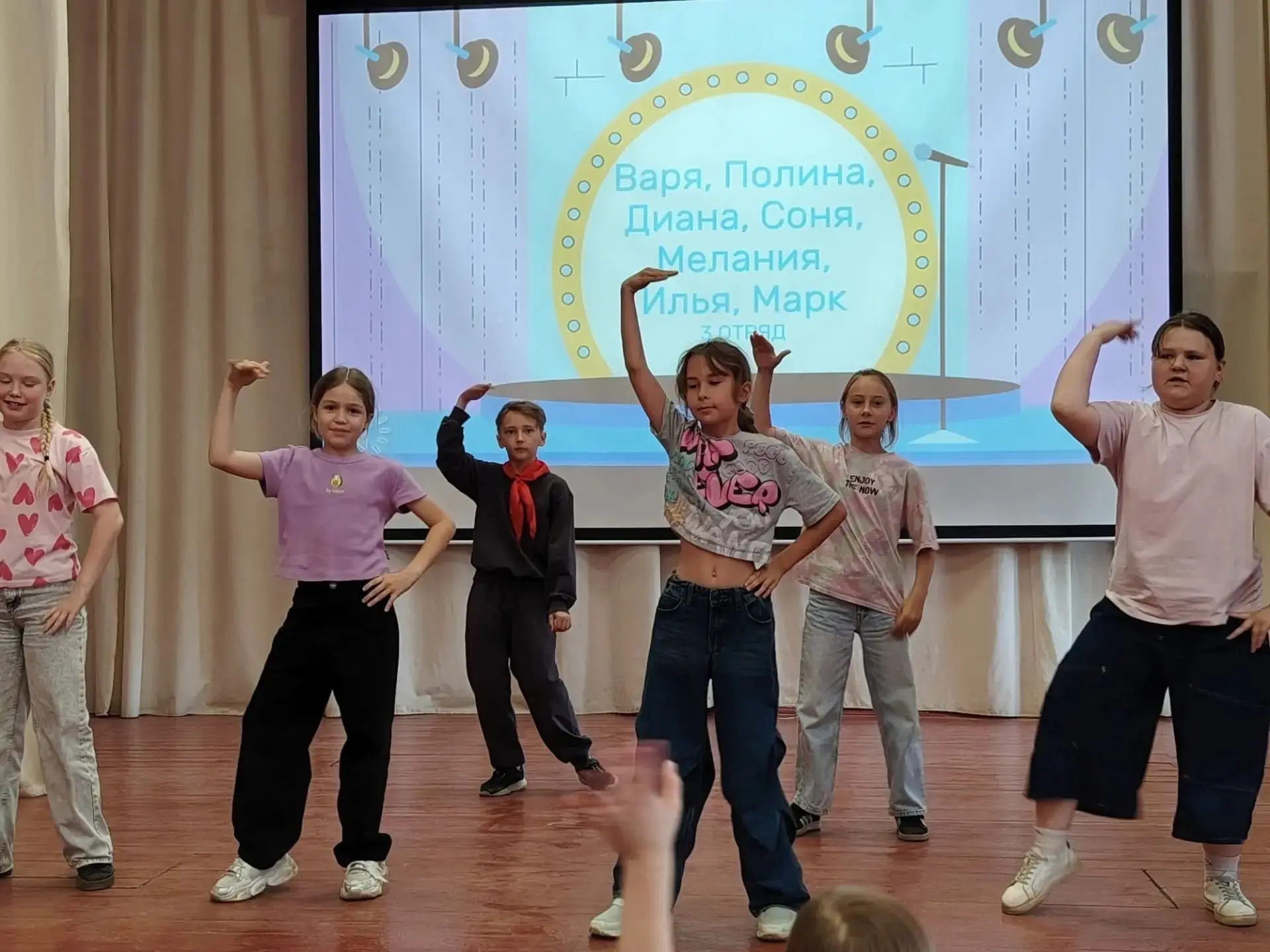 💌 Туристическое агентство "ДНК"

Вчера и сегодня в нашем школьном лагере было очень интересно! Вчер