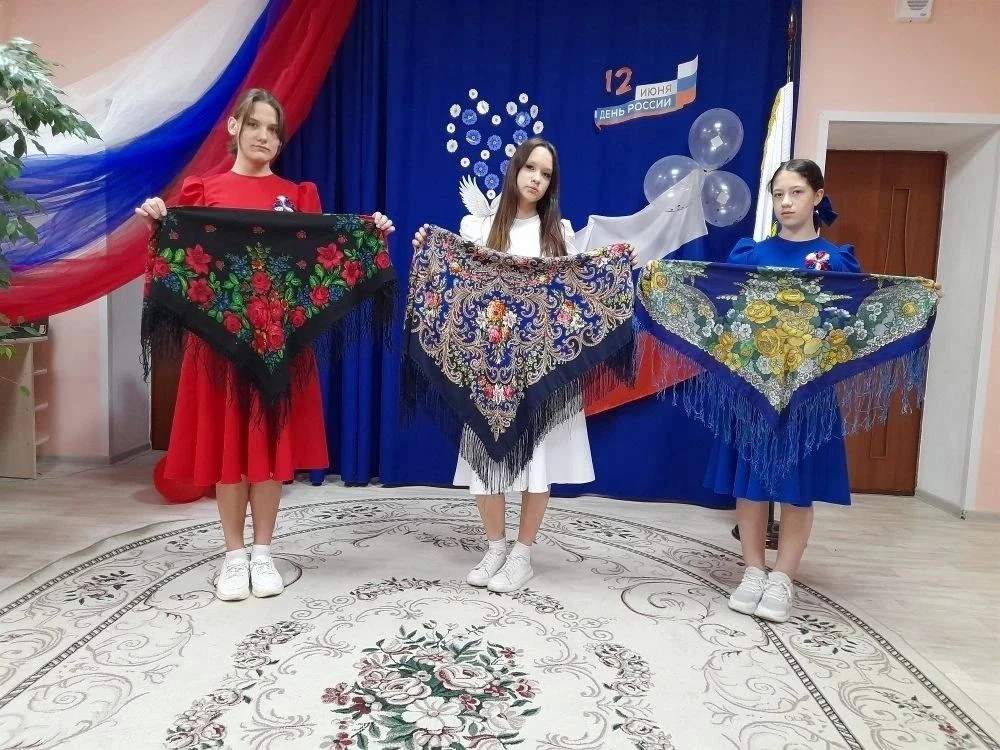 🇷🇺🇷🇺В День России в Черемисиновском центре соцпомощи «Содействие» прошло патриотическое литерату