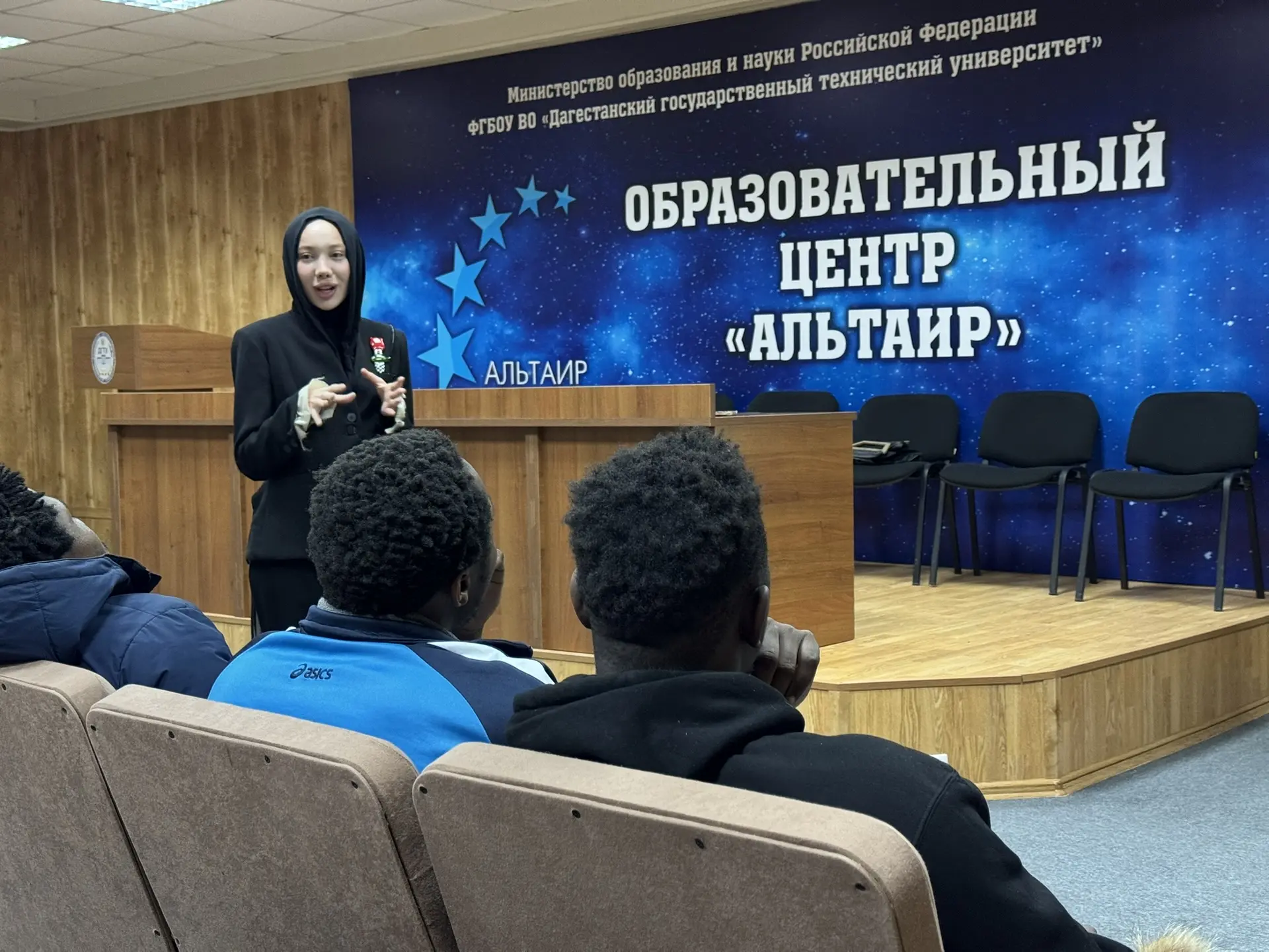 12 марта в актовом зале общежития № 2 для иностранных студентов состоялся просмотр коро...