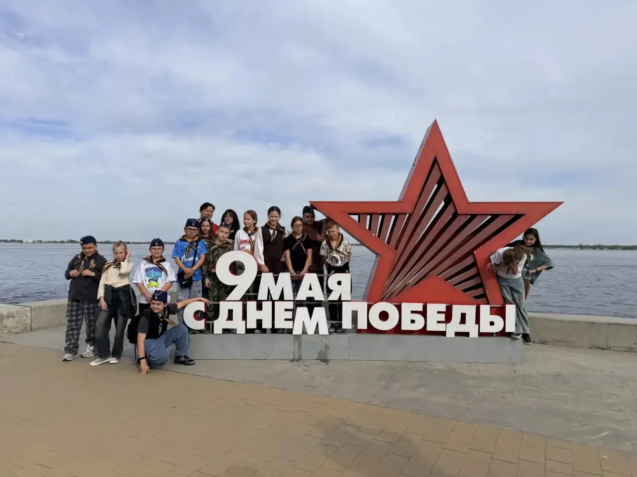 В преддверии Дня Победы 4 «Ж»  класс посетил город-герой Волгоград.  Волгоград встретил нас цветущей
