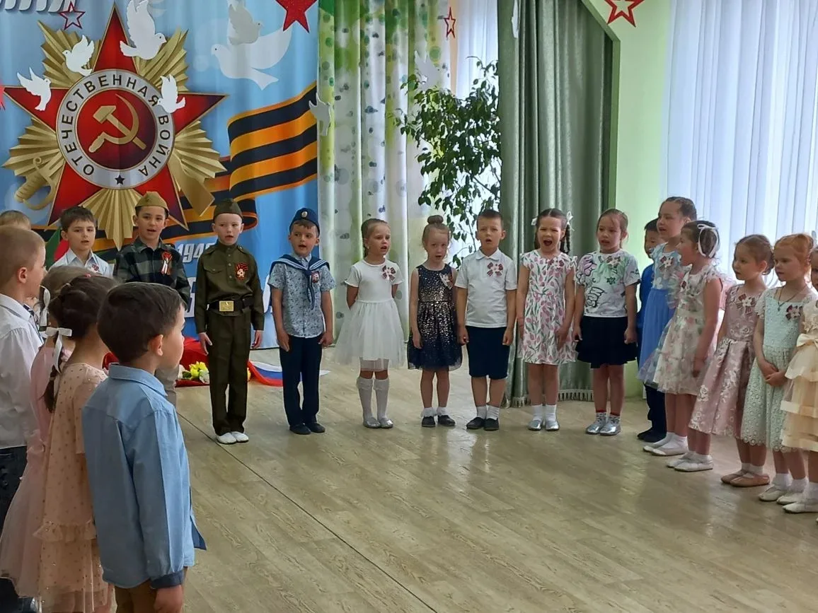 🎇 7 и 8 мая в МАДОУ ЦРР д/с № 98 прошли торжественный линейки и праздничные концерты, посвящённые 8