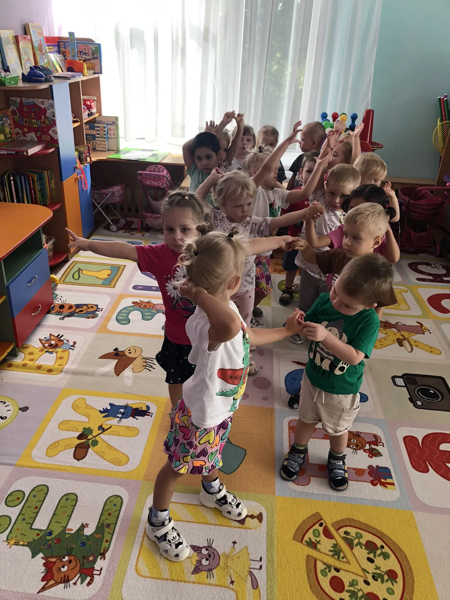 Утренняя зарядка во 2 младшей группе «Радуга»