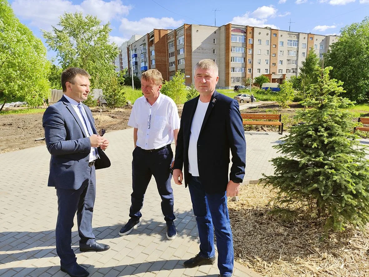 Сквер на бывшем пустыре представят жителям и гостям города

Администрация г. Кирово-Чепецка и компан
