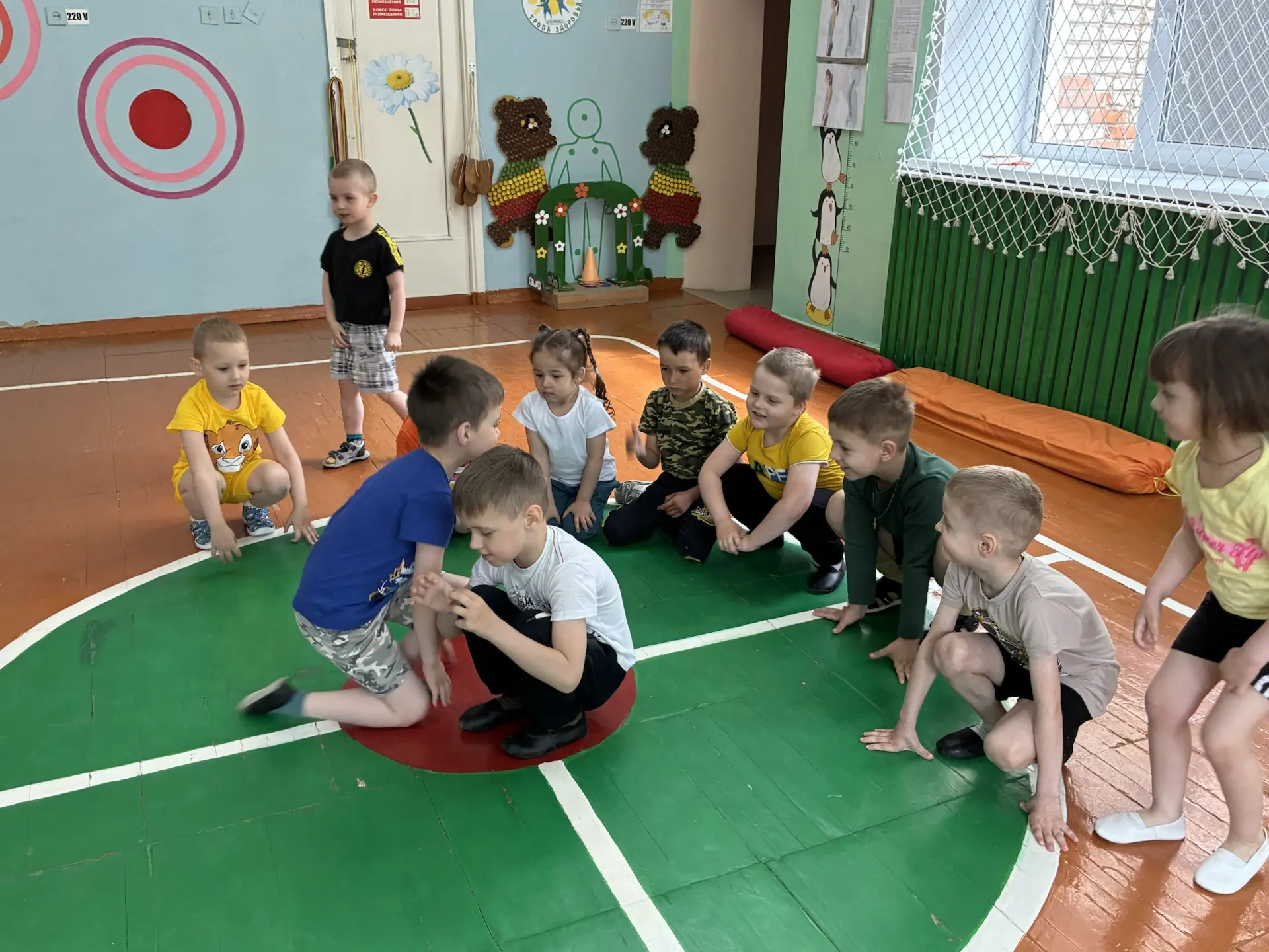 🏃‍♂️🤸‍♀️ Спорт — это весело!

В средней группе прошло увлекательное занятие по физической культуре