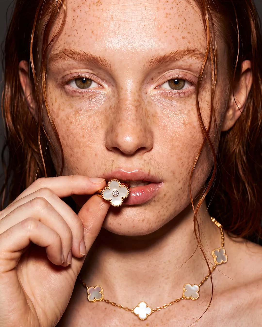 Van Cleef, который узнают с первого взгляда. Собрали украшения с фирменными мотивами бр...