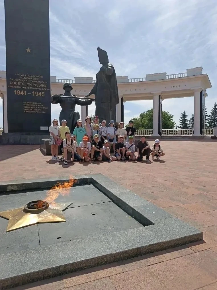 🚌 3 «А» в Саранске: футбол, традиции и солнечное утро  Ранним субботним утром ученики 3 «А» класса в