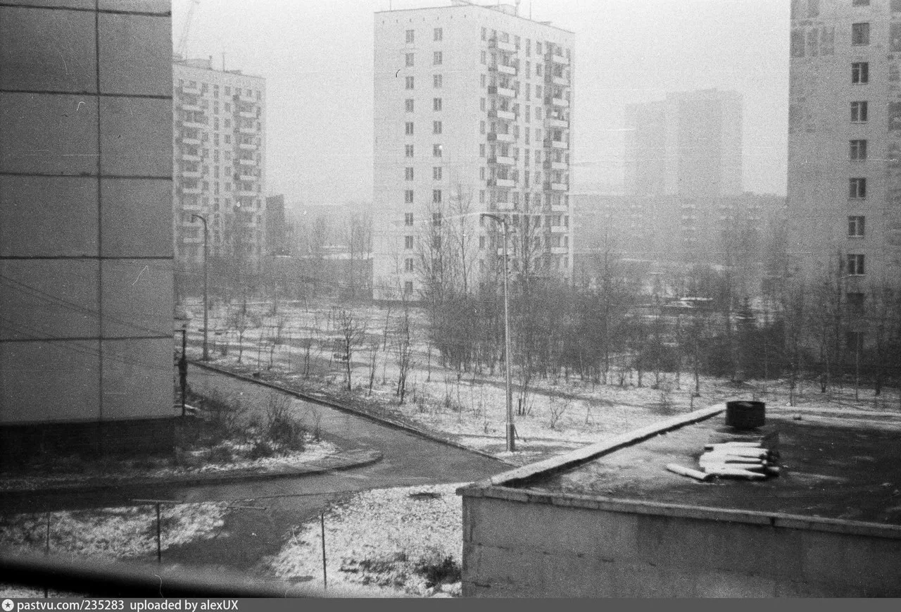 Вид в сторону м. Молодежная зимой