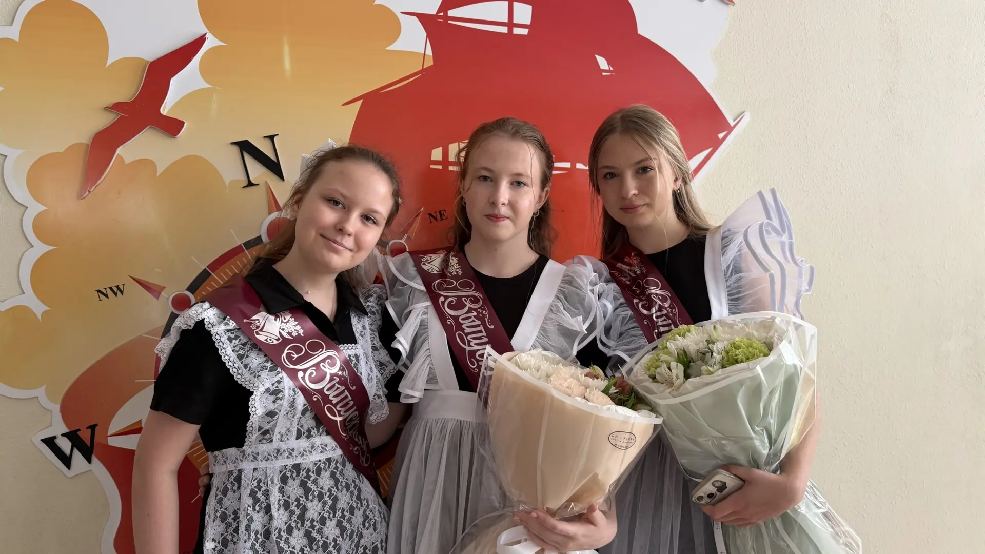 🎓 С праздником, выпускники!  Сегодня, 26 мая 2026 года, наш школьный двор снова наполнился звуками п