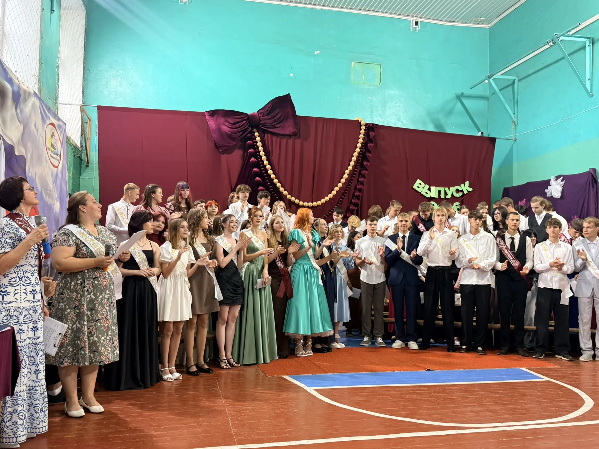 26 июня выпускники 9-х классов получили свои аттестаты!
Прекрасные выпускники 9а 9б и 9в классов под