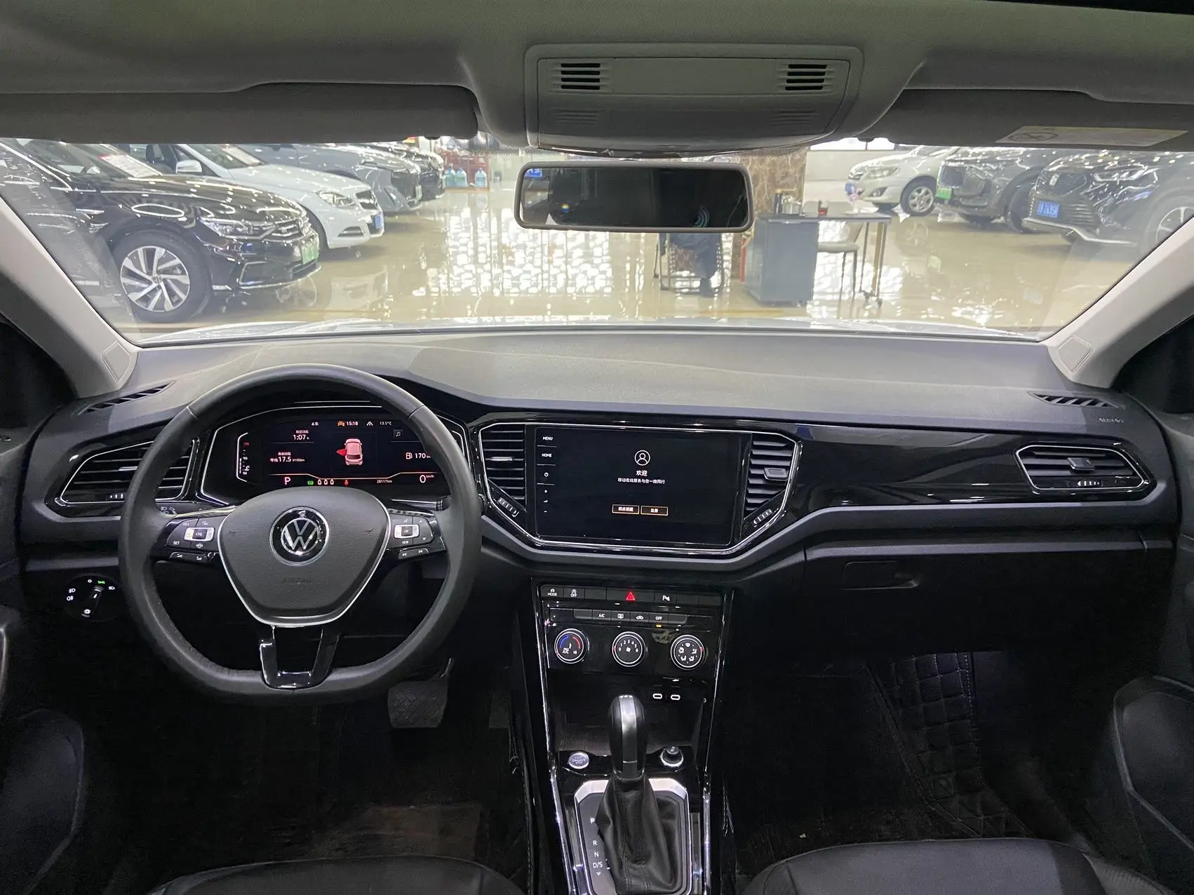 ✅ В наличии на нашей стоянке в Китае   VW T ROC 2023 год 28 000 км 1.4 бензин - 150 ЛС  Передний при