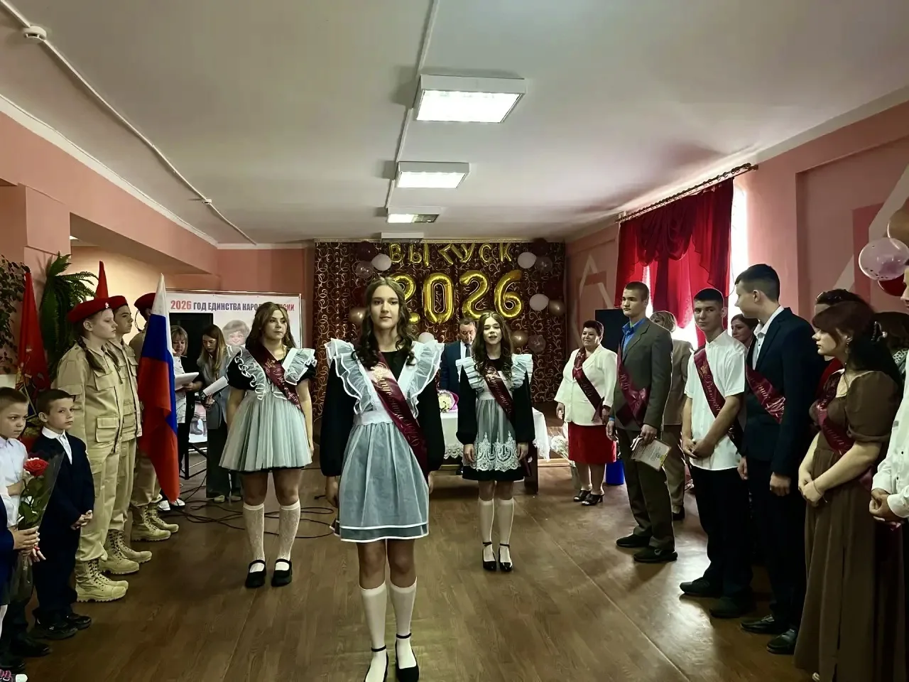 Сегодня в нашей школе прошла традиционная линейка, посвящённая Последнему звонку! 😍 Эт...