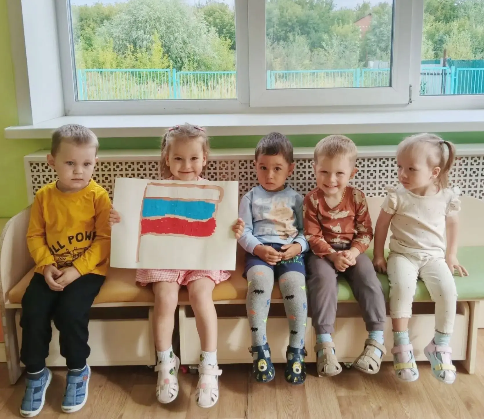 🇷🇺В группе раннего возраста «Ладушки» был особенный, очень яркий день. Малыши познако...