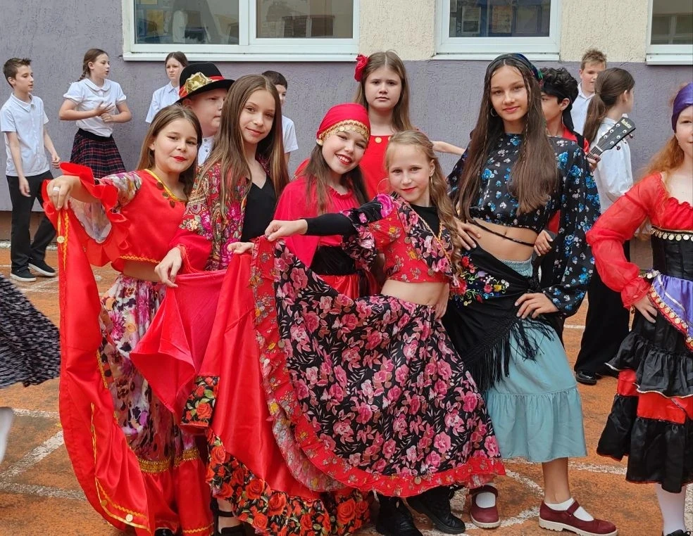 🎉 Единство начинается с детства: как 4-классники зажгли на фестивале  Четвёртый день нашего фестивал