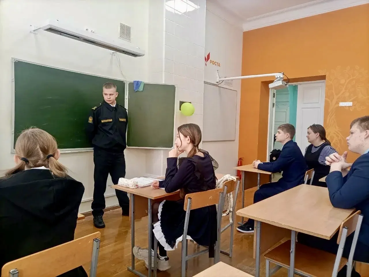 📑 Курсанты среднего профессионального образования ИМРФ провели профориентационные встречи для школьн