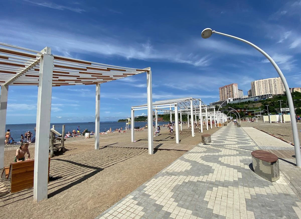 Во Владивостоке к Татарской набережной на берег вынесло тело неизвестного дайвера