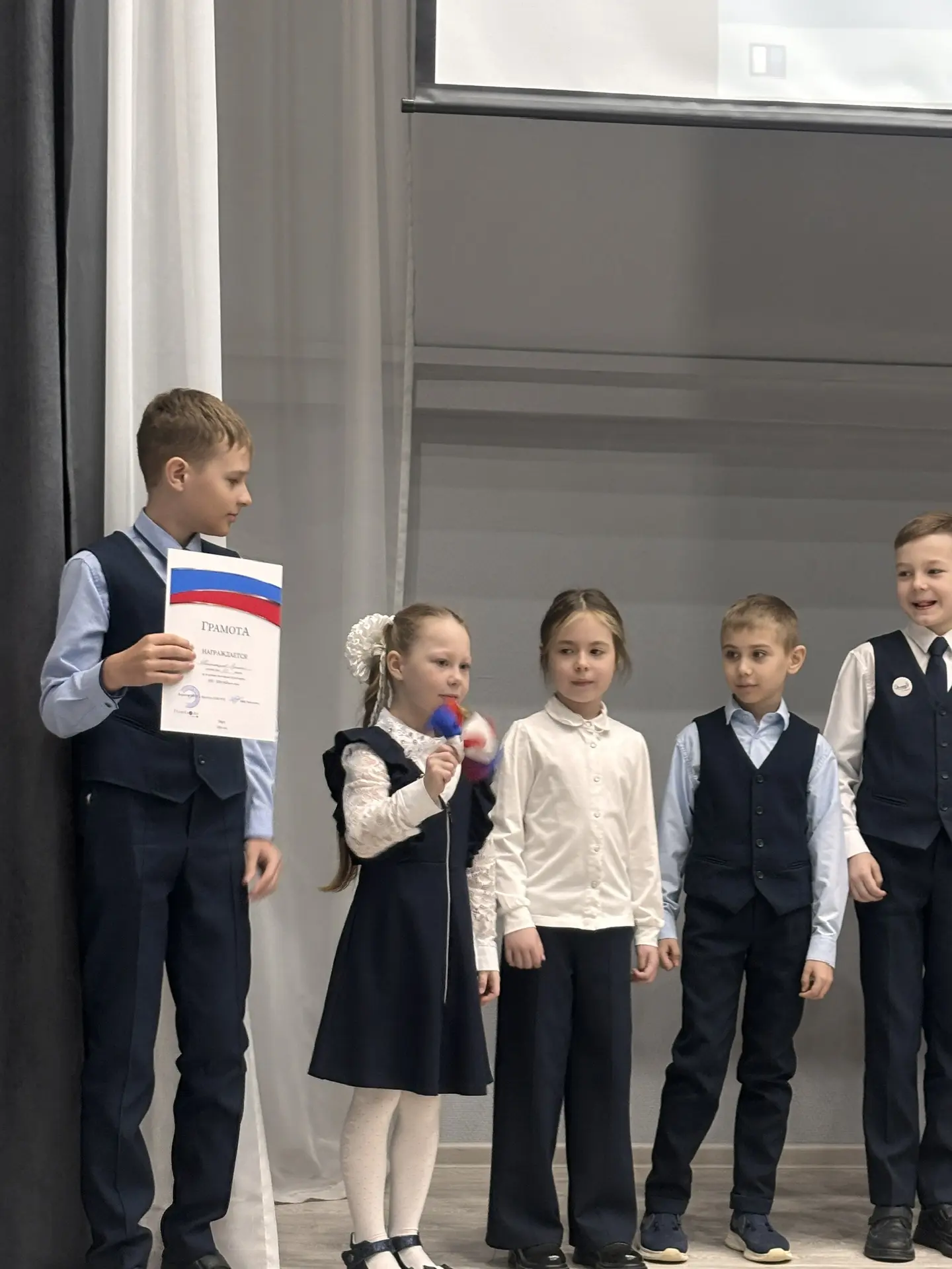 🕐 Час Успеха! 🏆 📍 Сегодня в нашей школе состоялось 6 торжественных линейк, на которых присутствовало