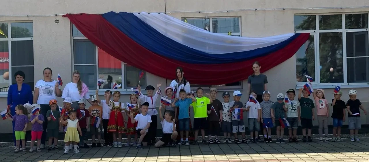 🇷🇺 11 июня в нашем детском саду прошёл праздник, посвящённый Дню России.

Ребята познакомились с и