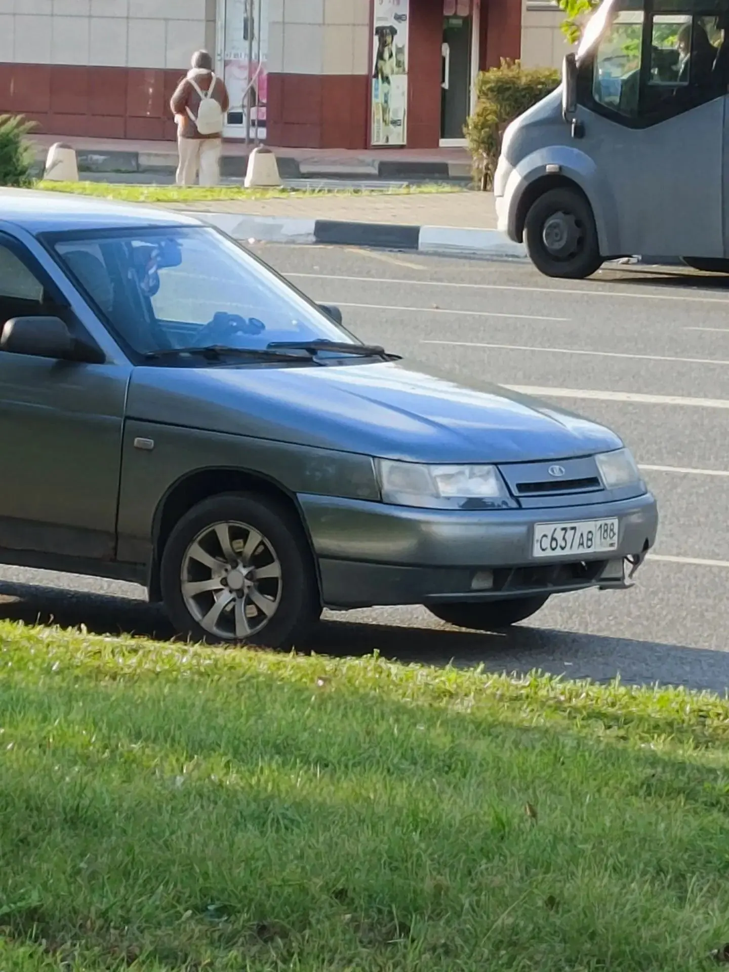 🚙 Фото очередного мастера парковки прислали нам в предложку
