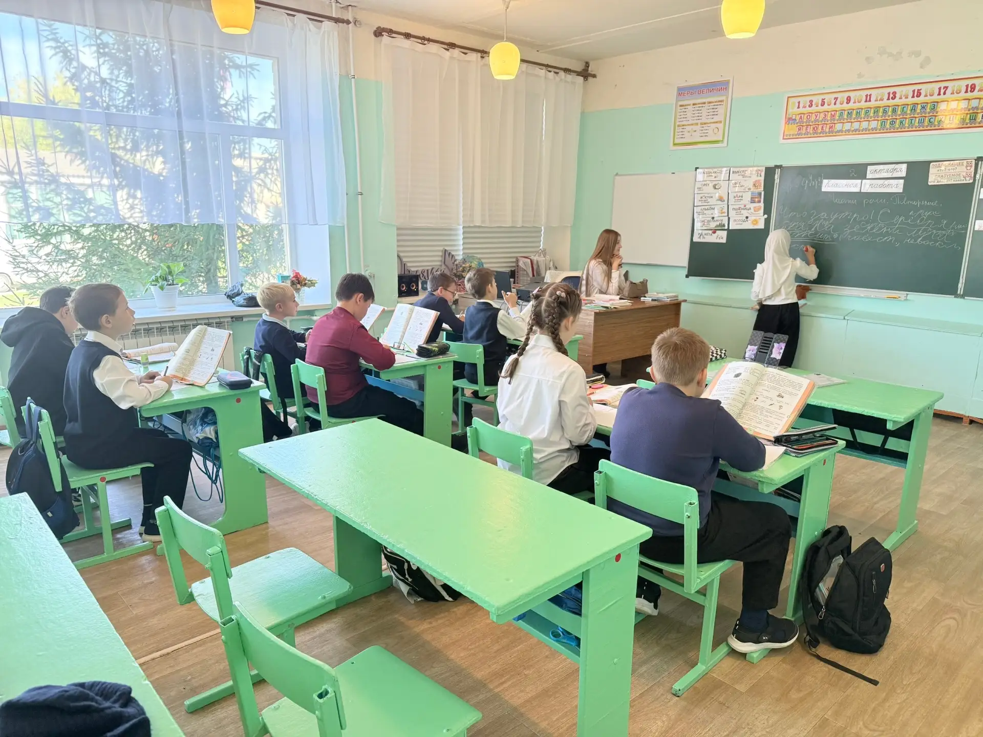 В школе села Широкий Карамыш ученики и учителя поменялись местами