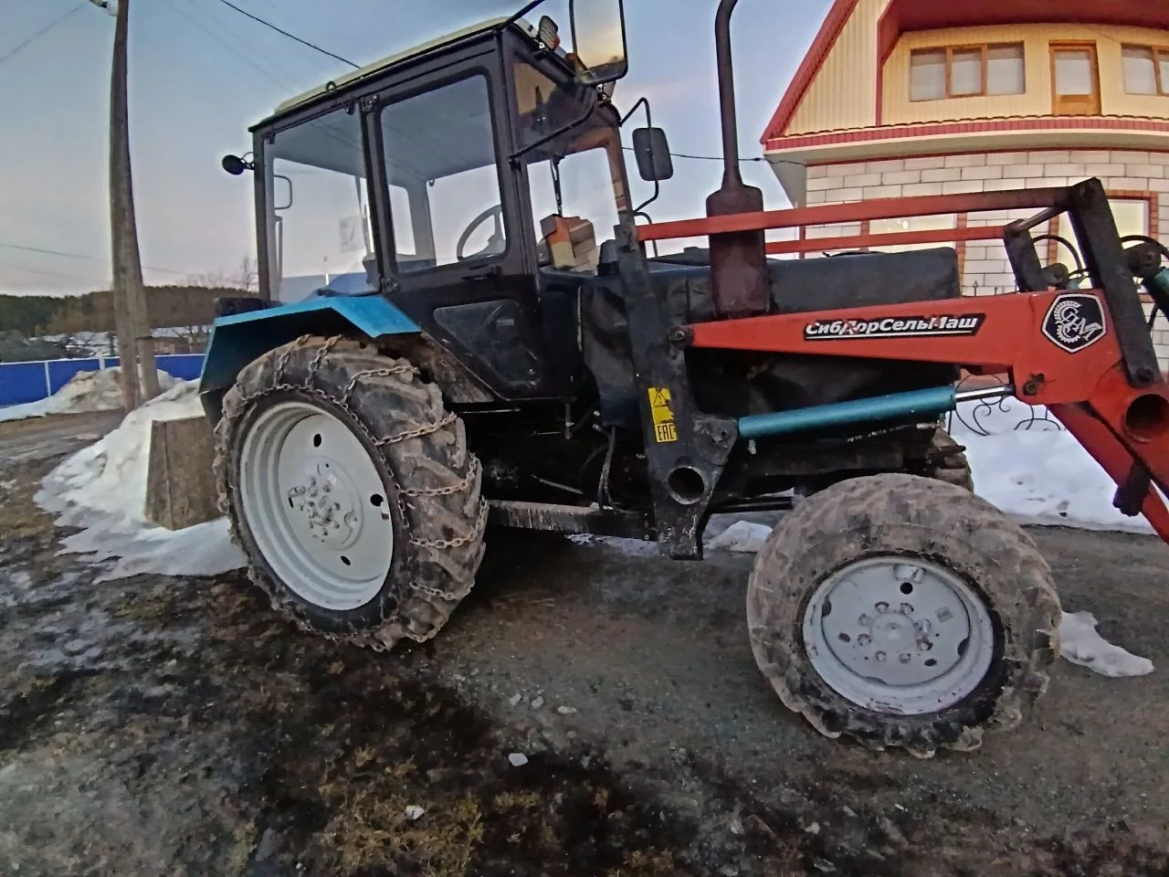 Продам мтз 82.1 в отличном состояние вложение не требует сел и поехал 2012 года с куном...