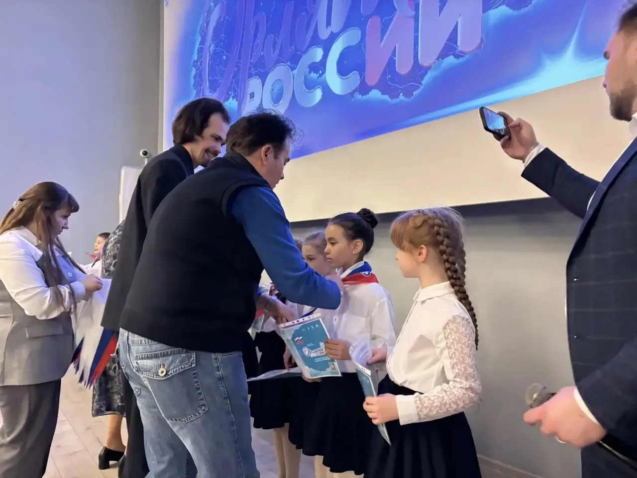 🚀 Старт космического масштаба: посвящение в «Орлята России» началось!   🇷🇺 В нашей школе официально 