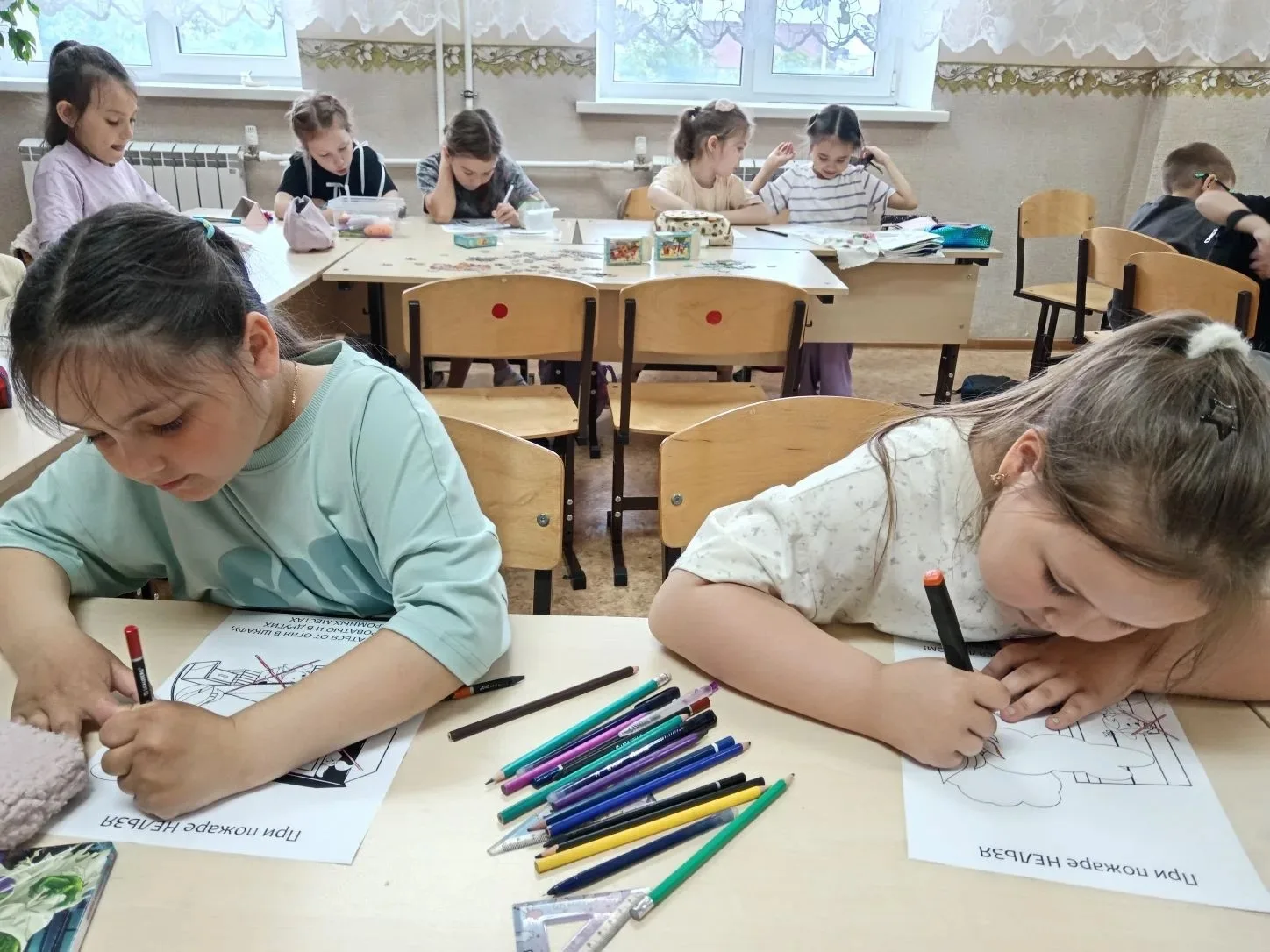 🎨 Рисуем безопасность: творческий урок от воспитанников пришкольного лагеря
В пришкольном лагере «М