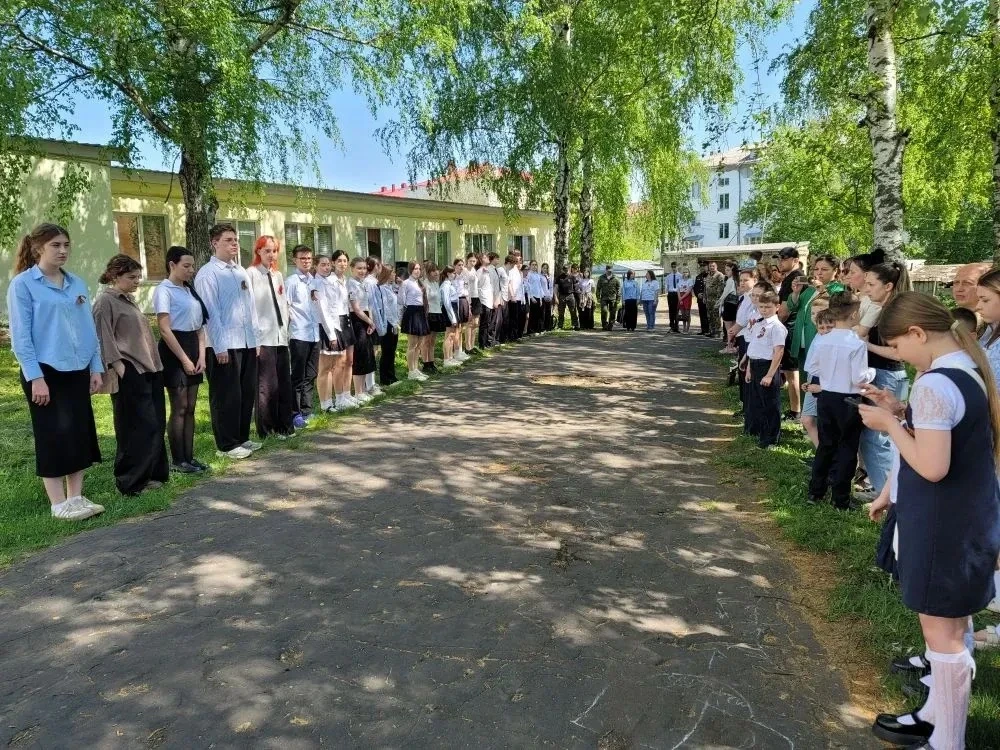 🌳 В преддверии Дня Победы — в память о подвиге!  8 мая на территории нашей школы прошла патриотическ