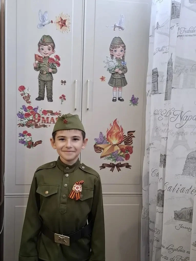 Акция «Окна Победы» 2Б класс  Абсолямова Милана , Жане Дамир .   #нацпроектмолодежь01  #МолодежьАдыг