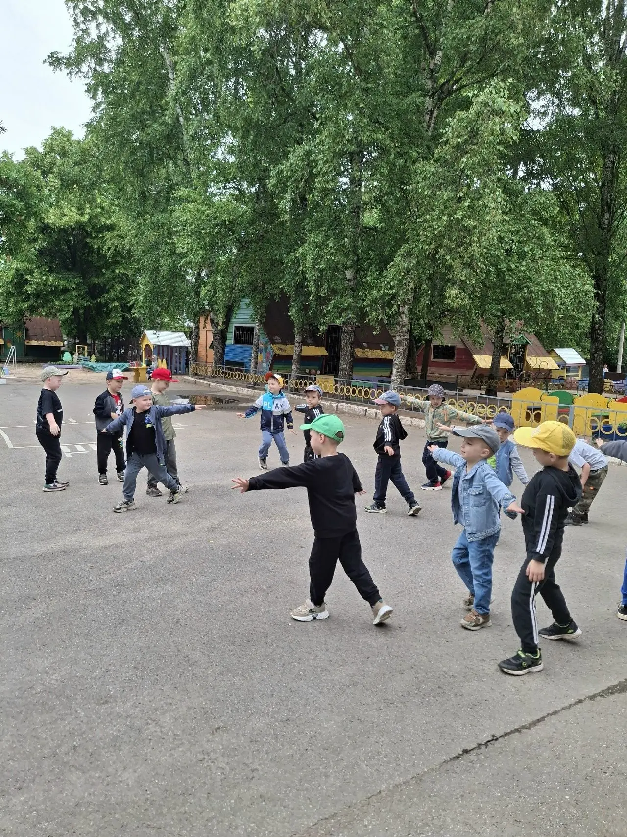 Летняя зарядка на свежем воздухе: бодрость на весь день! Лето — это идеальное время, чтобы перенести