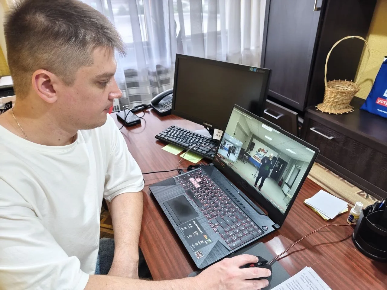 👆В преддверии праздничной даты – Дня России – работники учреждений культуры нашего города с удоволь