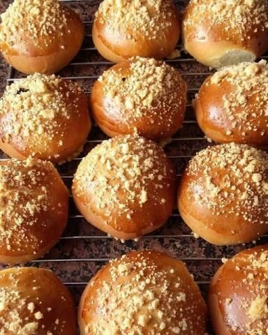 СДОБНЫЕ БУЛОЧКИ С ЯГОДАМИ И ПОСЫПКОЙ 🥯🍒
