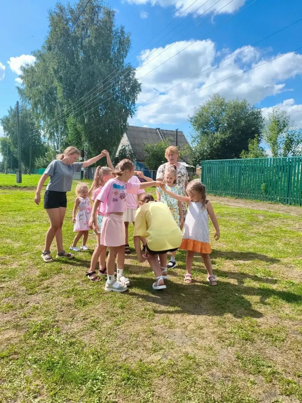 🌈В Спасском районе в летние каникулы ребята проводят время в разновозрастных сводных о...