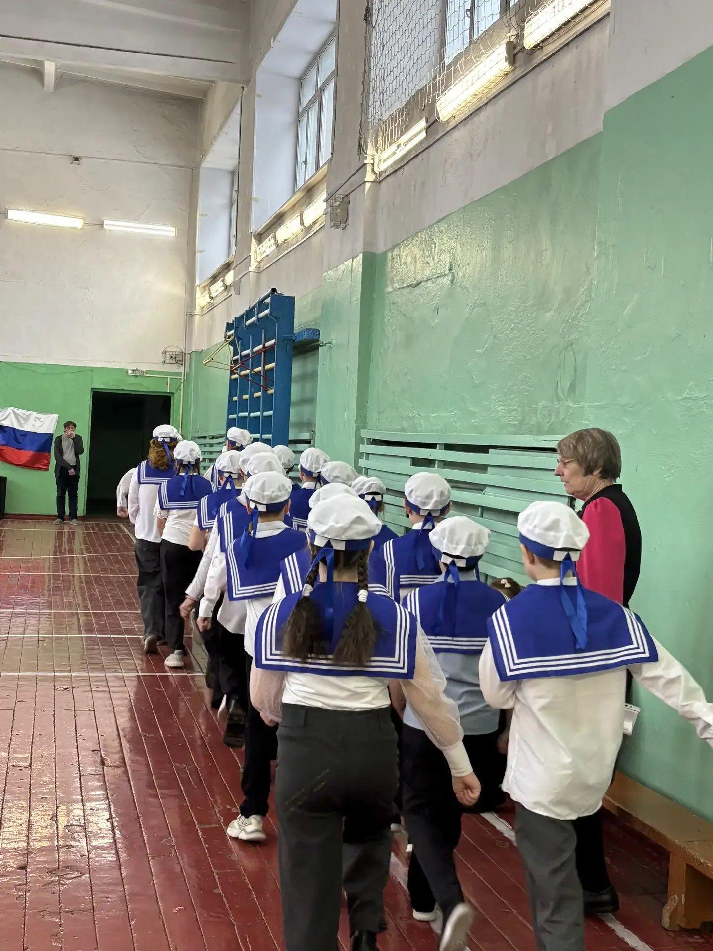 🌟 В нашей школе прошел второй день конкурса смотра и песни 2026! 🎶👏 17февраля   учащиеся 4-х и 6-х к